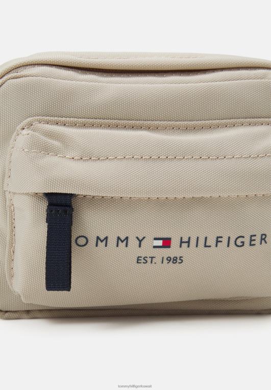 رمل السافانا Tommy Hilfiger حقيبة بوم بام للجنسين 446445047