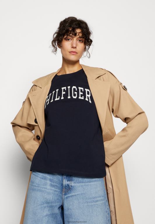 سماء الصحراء Tommy Hilfiger تيشيرت بطبعة فاريستي سي 446445067