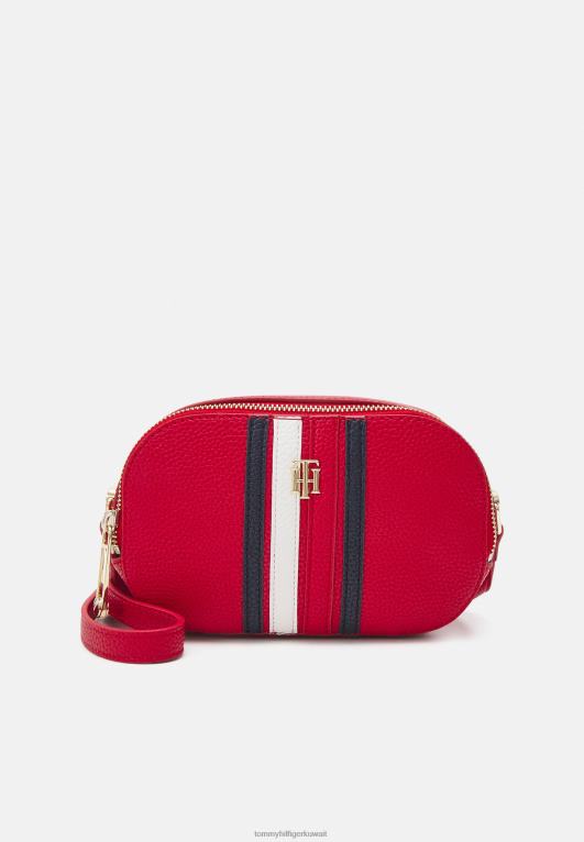 الأحمر الأساسي Tommy Hilfiger كاميرا عنصر عبر حقيبة الجسم 446445138