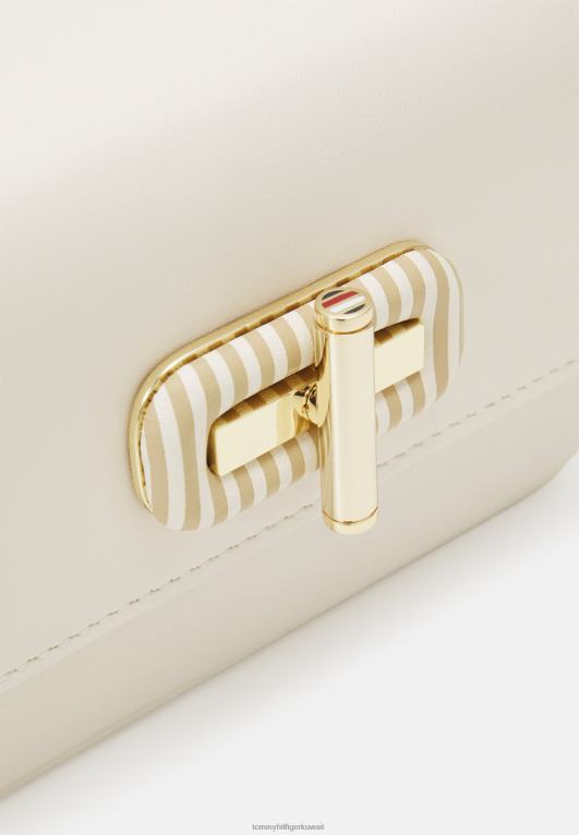 ريشة بيضاء Tommy Hilfiger حقيبة كروس صغيرة بقفل دوار عبر الجسم 446445144