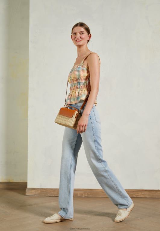 البيج الكلاسيكي Tommy Hilfiger حذاء قماشي بشعار 446445199