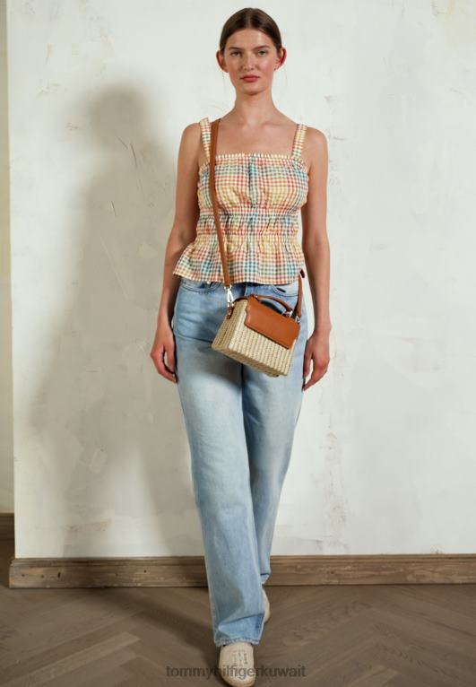 البيج الكلاسيكي Tommy Hilfiger حذاء قماشي بشعار 446445199