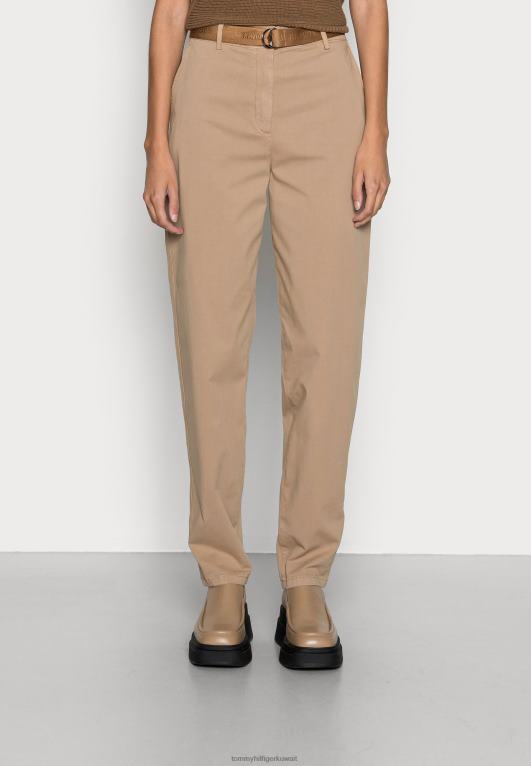 اللون البيج Tommy Hilfiger تشينو بانت مدبب 446445278