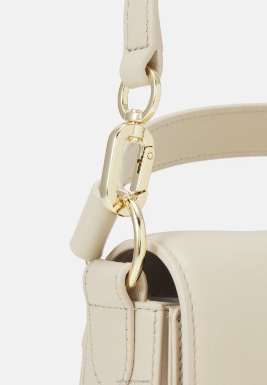 عاج Tommy Hilfiger حقيبة كروس بسلسلة على الجسم 446445279