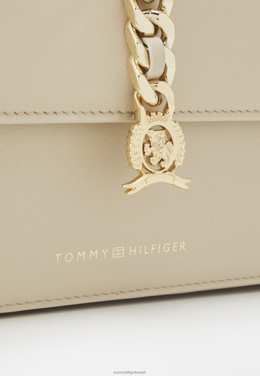 عاج Tommy Hilfiger حقيبة كروس بسلسلة على الجسم 446445279