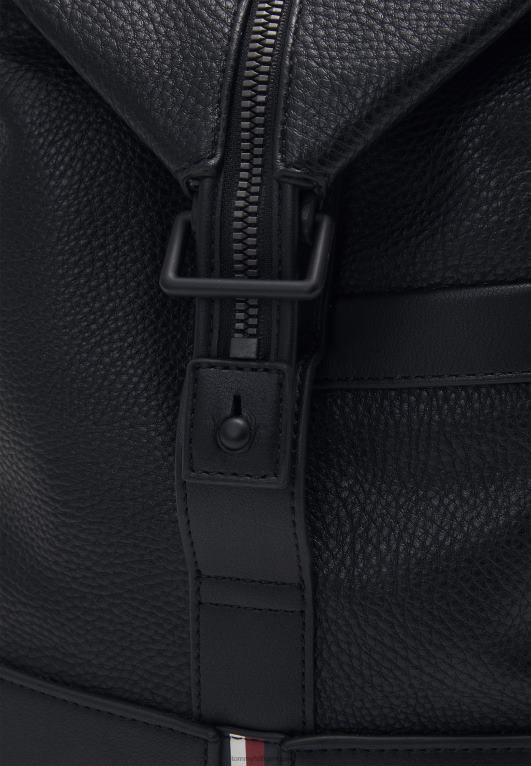 أسود Tommy Hilfiger حقيبة عطلة نهاية الأسبوع المركزية للجنسين 446445331
