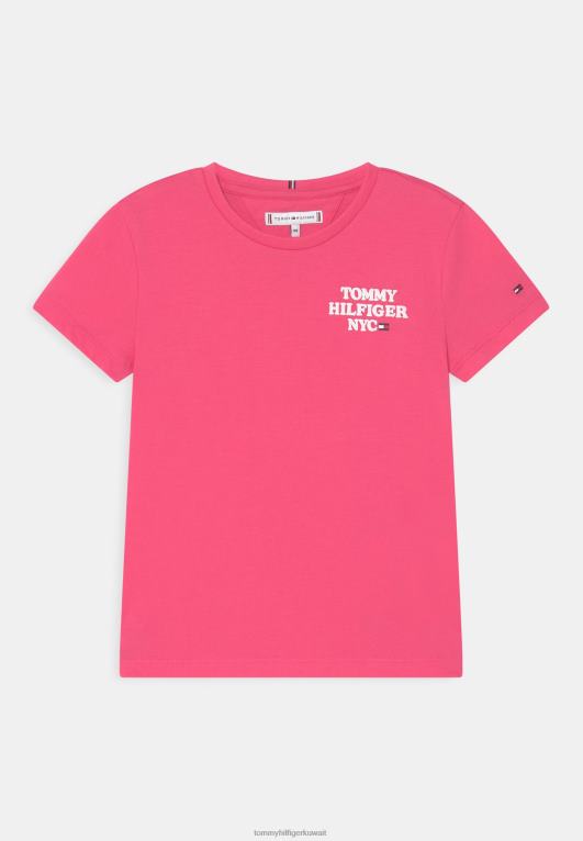 التنبيه الوردي Tommy Hilfiger تي شيرت بطبعة جرافيك 446445379
