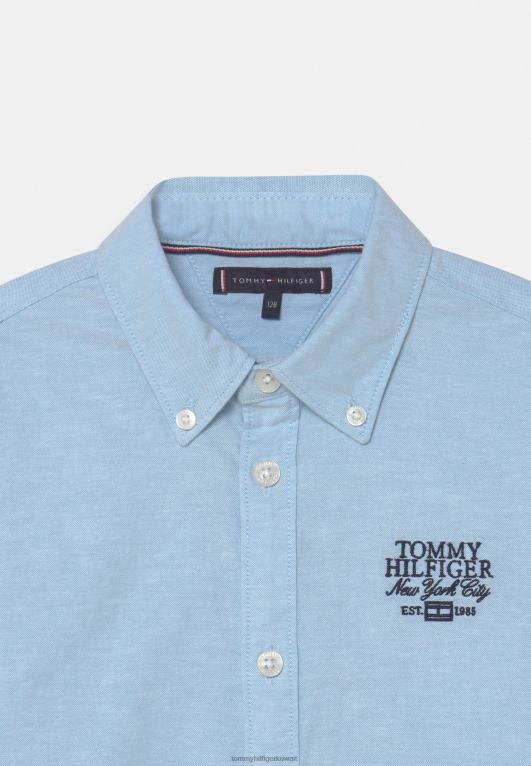 شاطئ البحر الأزرق Tommy Hilfiger قميص أكسفورد ذو علامة تجارية 446445405