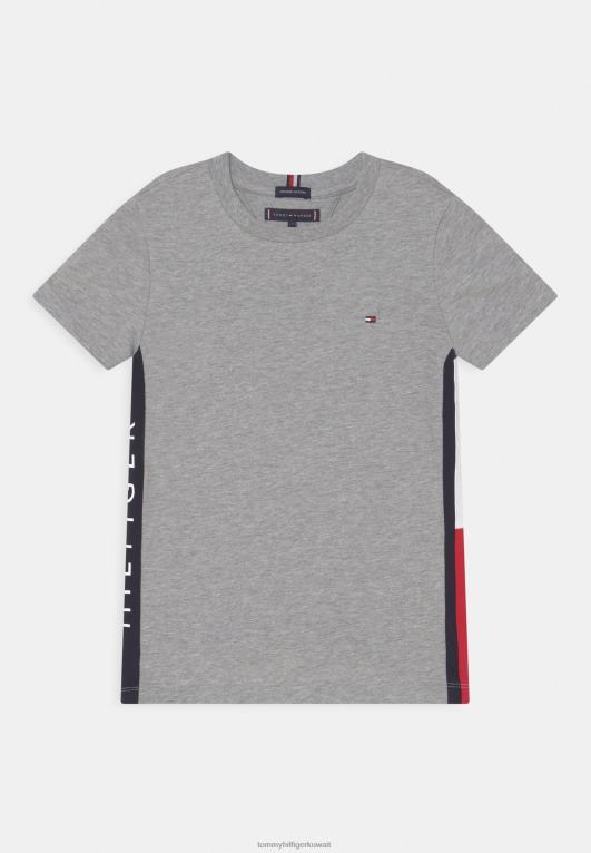 هيذر رمادي فاتح Tommy Hilfiger تيشيرت بطبعة علم 446445415