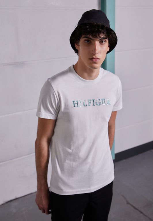 وي؟ Tommy Hilfiger تي شيرت مطبوع عليه زهور وتطريز 446445429