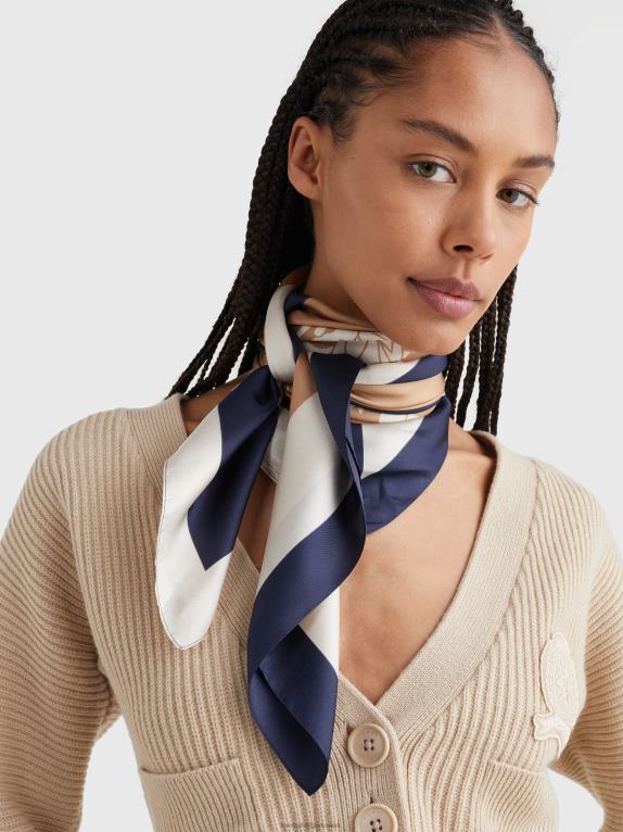 سماء محايدة / صحراوية Tommy Hilfiger وشاح مربع من الحرير 44644544