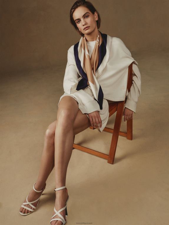 سماء محايدة / صحراوية Tommy Hilfiger وشاح مربع من الحرير 44644544