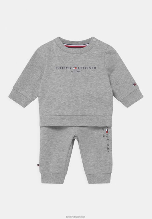 رمادي Tommy Hilfiger طقم رياضي بياقة مستديرة للأطفال 446445866