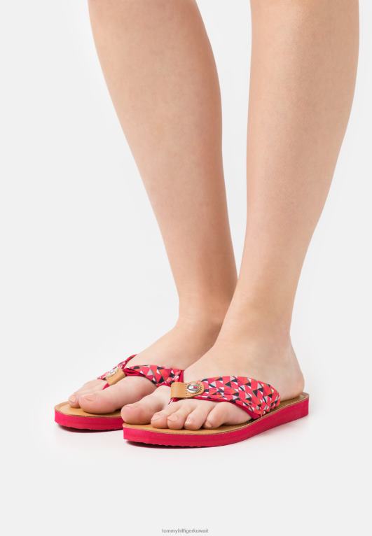 الجزيرة/الوردي Tommy Hilfiger صنادل شاطئ مسطحة بطباعة جغرافية 446445895