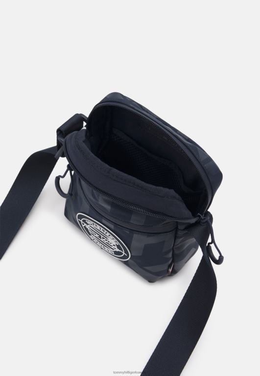 سماء الصحراء Tommy Hilfiger مراسل مونو إم المميز عبر حقيبة الجسم 446445908