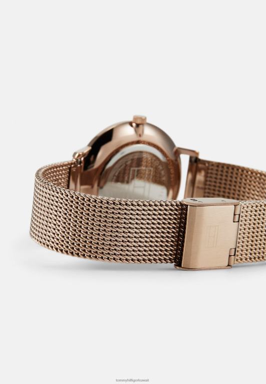 روزا © ذهبي اللون Tommy Hilfiger ساعة يرتديها 446445912