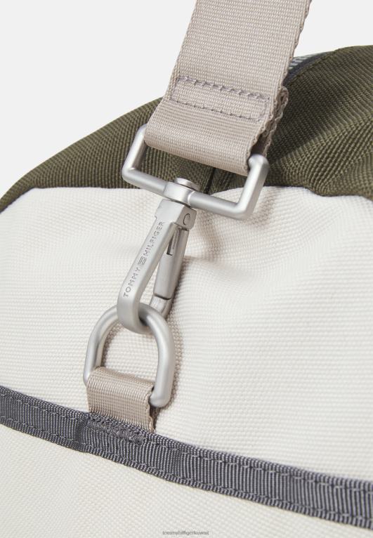 عسكري/عاجي Tommy Hilfiger حقيبة عطلة نهاية الأسبوع الفائضة للجنسين 446445965