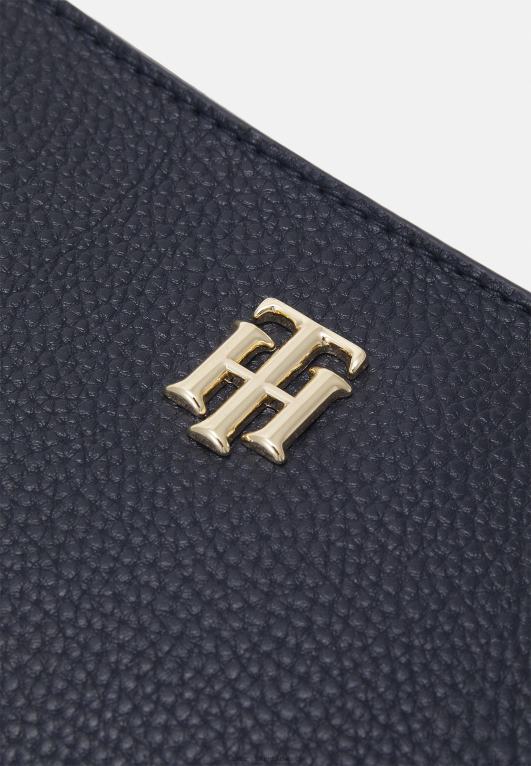 شركة سماء الصحراء Tommy Hilfiger عنصر هوبو كورب عبر حقيبة الجسم 446446057