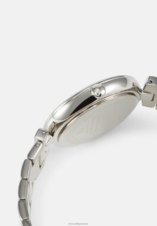 فضية اللون Tommy Hilfiger ساعة يرتديها 446446189