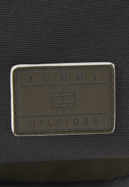 عسكري/عاجي Tommy Hilfiger حقيبة ظهر فائضة للجنسين 446446216
