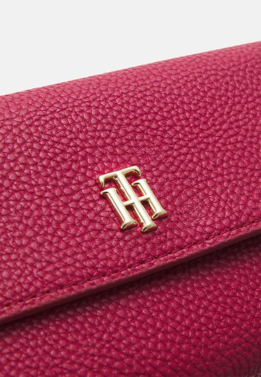 التوت الملكي Tommy Hilfiger عنصر محفظة كبيرة بغطاء 446446502