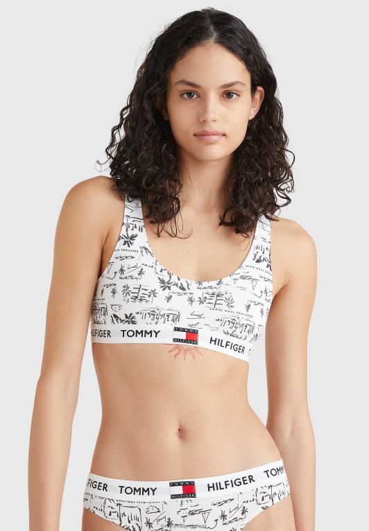 تحياتي البيضاء Tommy Hilfiger طباعة بوستير 446447180