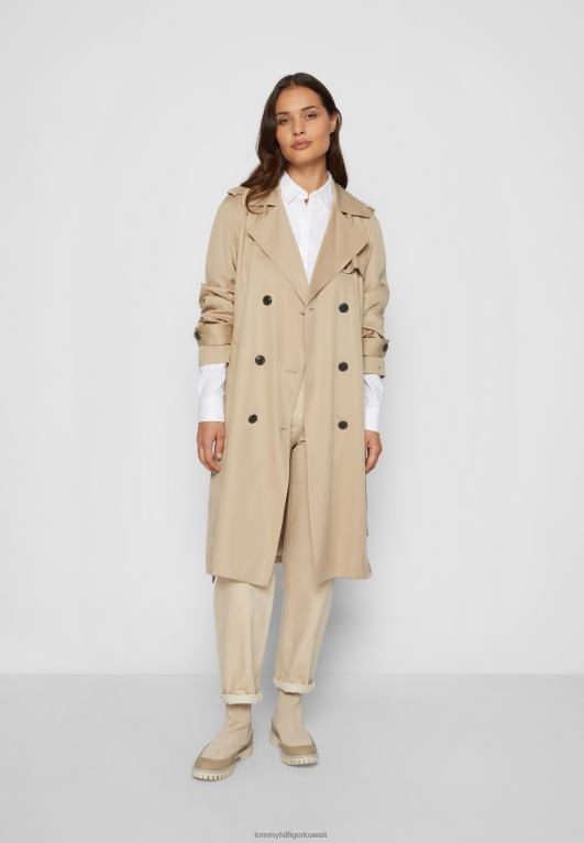 الأبيض الكلاسيكي Tommy Hilfiger بلوزة تراثية ذات قصة عادية بأزرار سفلية 446447203