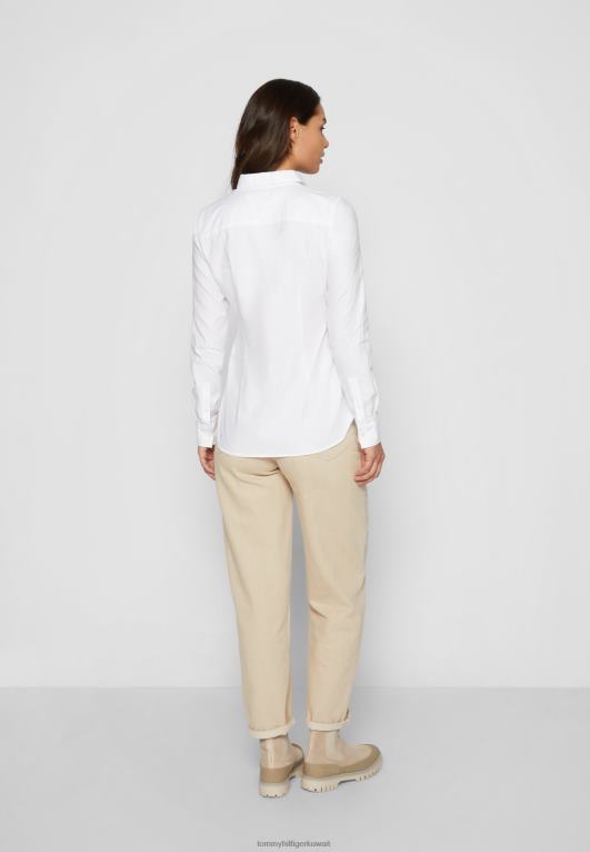 الأبيض الكلاسيكي Tommy Hilfiger بلوزة تراثية ذات قصة عادية بأزرار سفلية 446447203