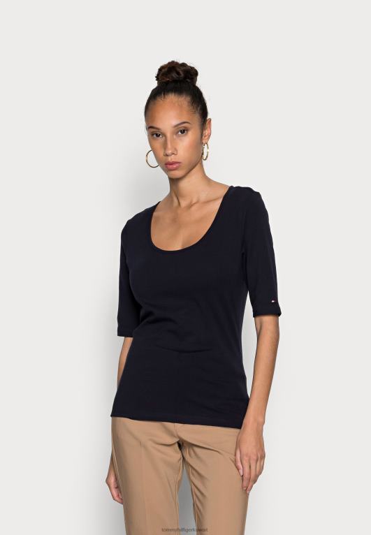 سماء الصحراء Tommy Hilfiger تي شيرت أساسي ذو مغرفة رفيعة 446447400