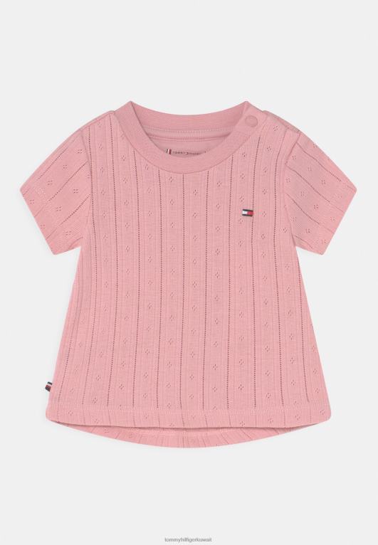 لون القرنفل Tommy Hilfiger تي شيرت بطبعة طفل 446447416
