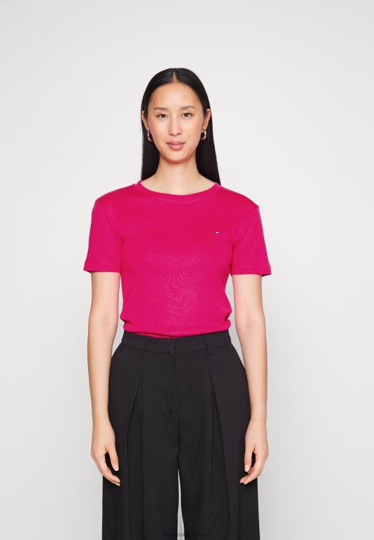 لون القرنفل Tommy Hilfiger تي شيرت أساسي مريح ونحيف جديد 446447484