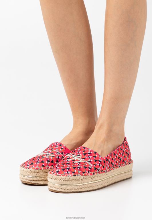 الجزيرة الوردية Tommy Hilfiger أحذية قماشية بطبعة جغرافية 446447574