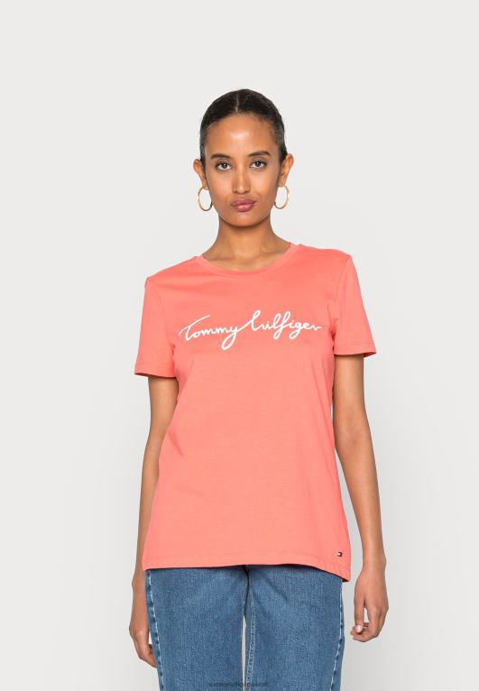 المرجان الكريستالي Tommy Hilfiger تي شيرت برقبة دائرية وطبعة جرافيك 446447676