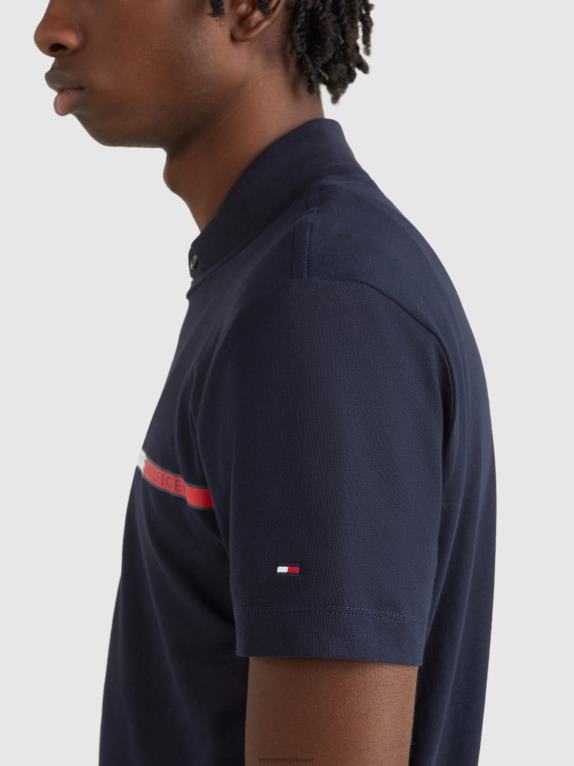 سماء الصحراء Tommy Hilfiger تيشيرت بشعار الماركة على الصدر 44644782