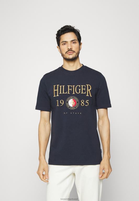 سماء الصحراء Tommy Hilfiger تيشيرت بطبعة شعار الماركة 446447841
