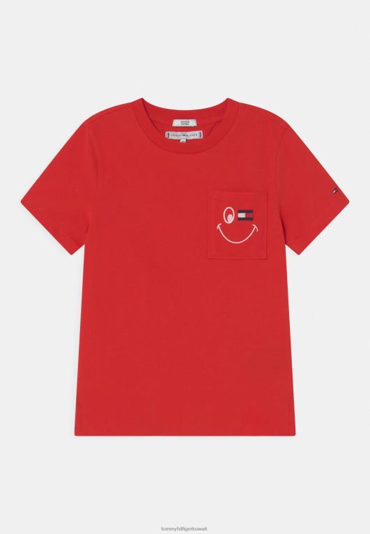 قرمزي عميق Tommy Hilfiger تي شيرت بطبعة جيب للجنسين 446447871