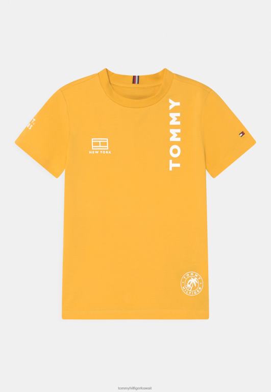 العائد الأصفر Tommy Hilfiger تي شيرت مطبوع متعدد المواضع 446447901