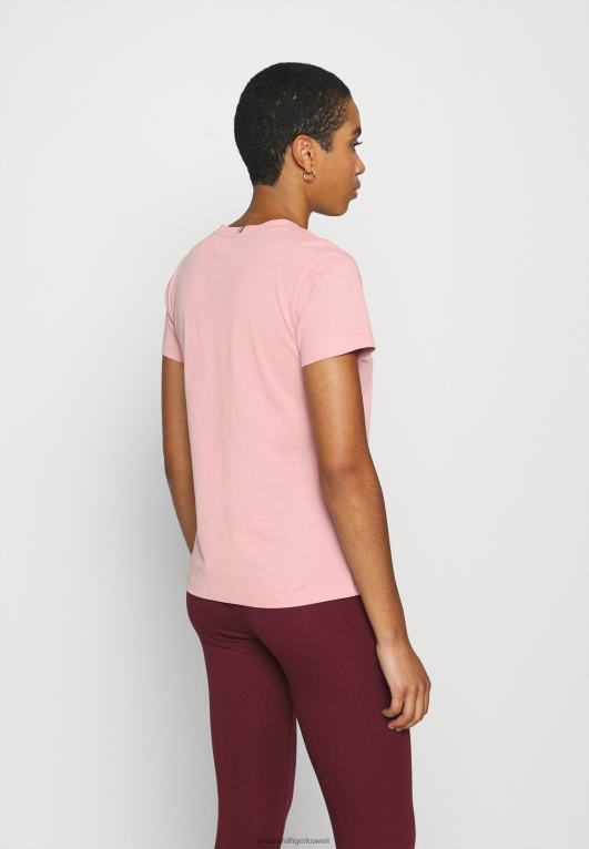 لون القرنفل Tommy Hilfiger تي شيرت أساسي برقبة دائرية جديدة 446447925