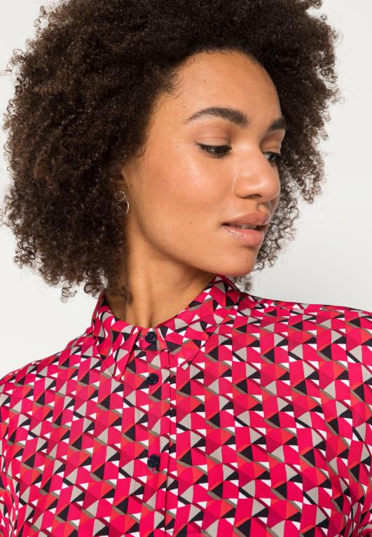 جزيرة جغرافية/وردي كبير Tommy Hilfiger بلوزة فلور مريحة بأزرار سفلية 446447928