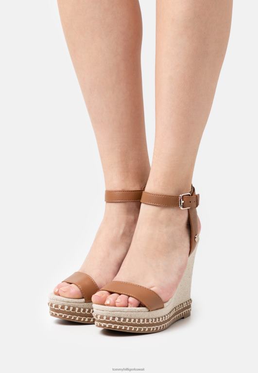كونياك الصيف Tommy Hilfiger صنادل ذات نعل عريض مميز ومرتفع 446447929
