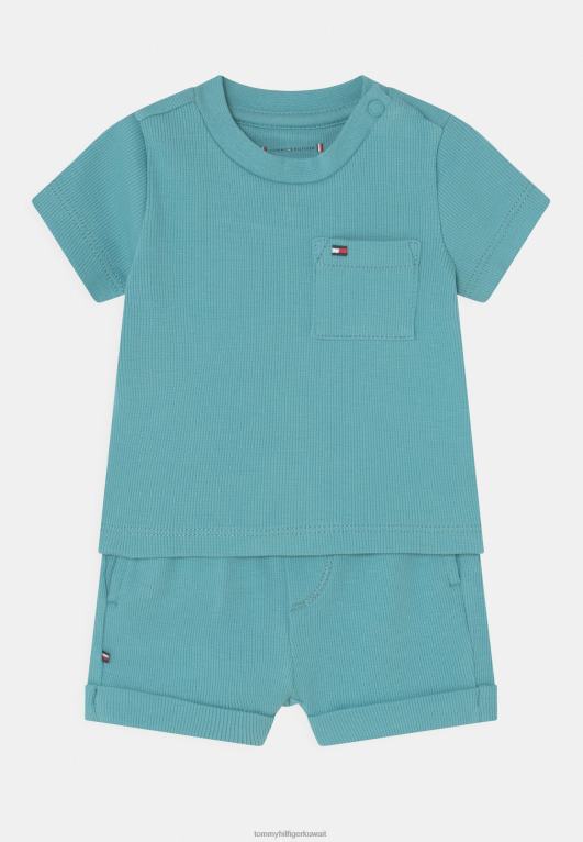 قمة Tommy Hilfiger طقم تي شيرت أساسي للجنسين 446448126