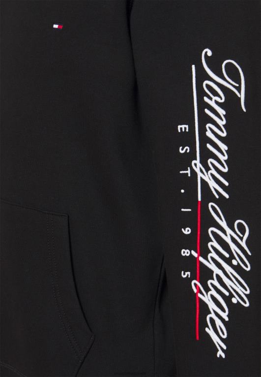 أسود Tommy Hilfiger سويت شيرت بغطاء للرأس مطرز بالنص للجنسين 446448193