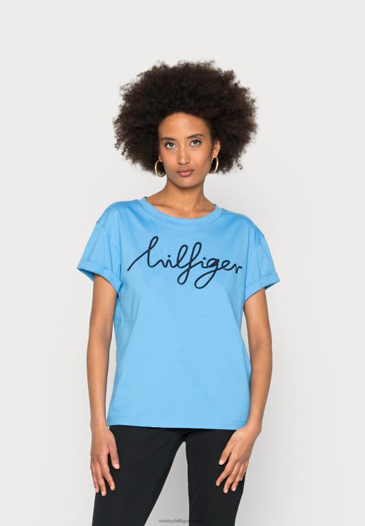 الكوبية الزرقاء Tommy Hilfiger تي شيرت بطبعة نص 446448231