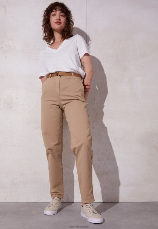 البيج الكلاسيكي Tommy Hilfiger المدربين الأساسيين 446448321