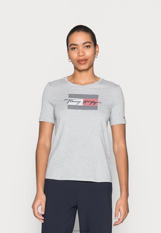 هيذر رمادي فاتح Tommy Hilfiger تيشيرت بطبعة علم 446448332