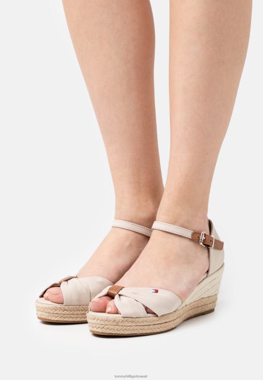 البيج الكلاسيكي Tommy Hilfiger حذاء قماشي أساسي مفتوح عند الأصابع متوسط ​​الإسفين 446448372