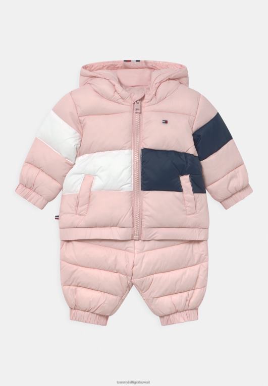 الوردي الدقيق Tommy Hilfiger طقم بدلة تزلج للأطفال للجنسين 446448455