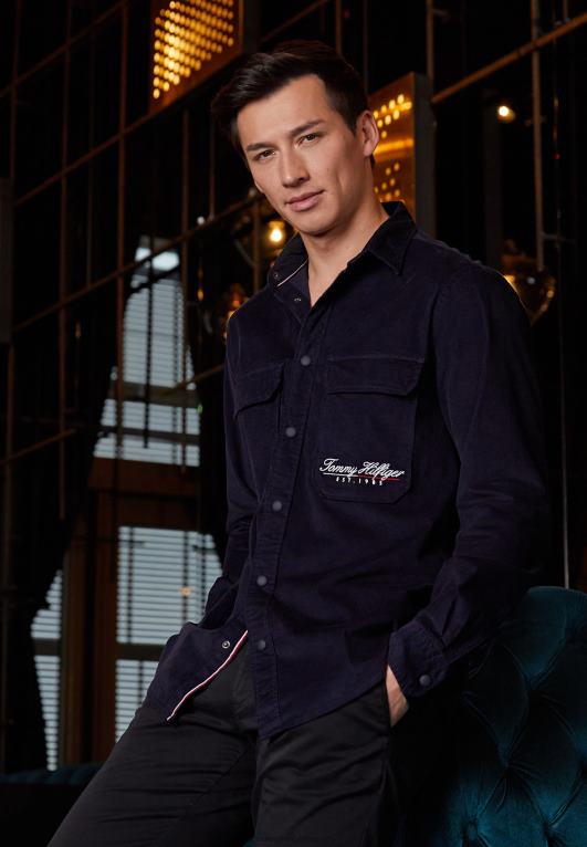 سماء الصحراء Tommy Hilfiger سترة صيفية للجنسين تحمل شعار البرنامج النصي 446448670