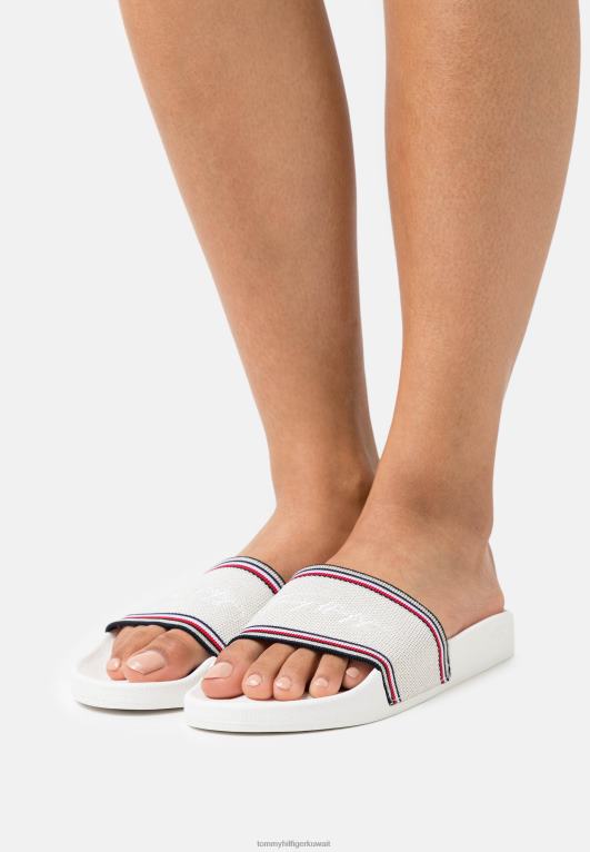 بيج فاتح Tommy Hilfiger صندل منزلق أساسي لامع 446448691