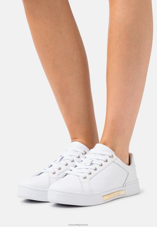 ذهب ابيض Tommy Hilfiger حذاء رياضي منقوش عليه حرف Monogram 446444473